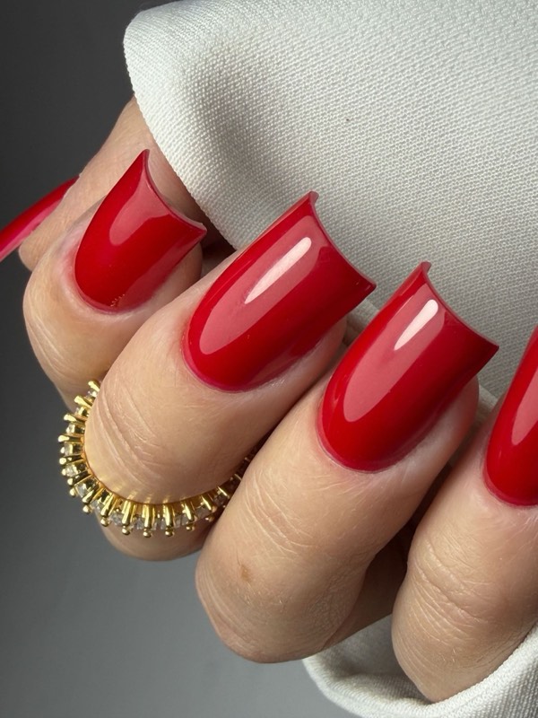 Czerwony manicure