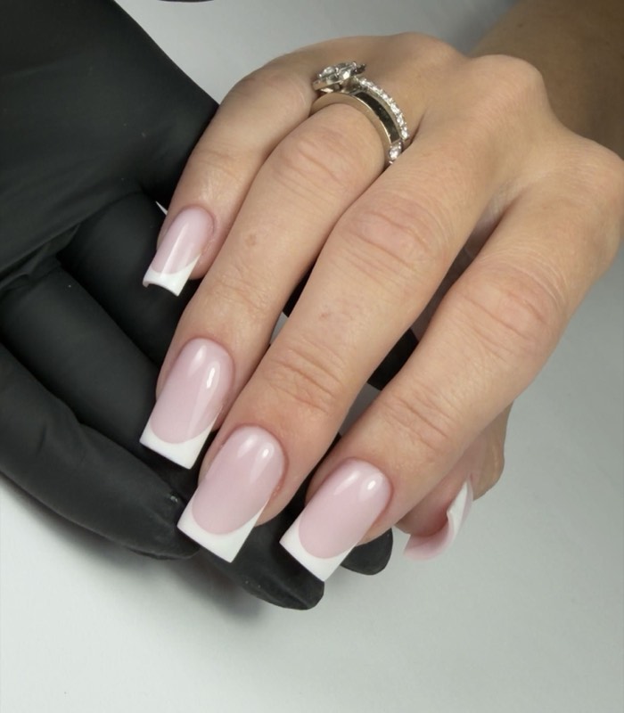 Klasyczny french manicure