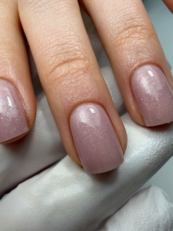 Perłowy manicure